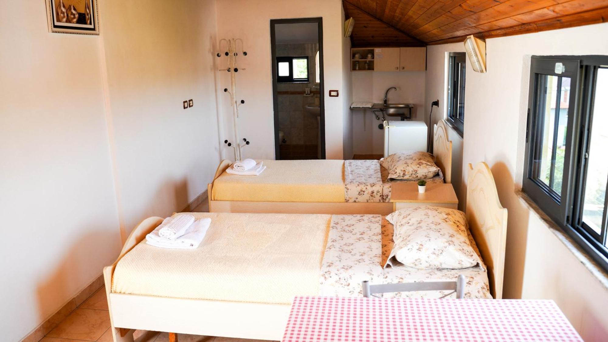 Vila Aliaj Special Rooftop Room For Two Durrës Buitenkant foto